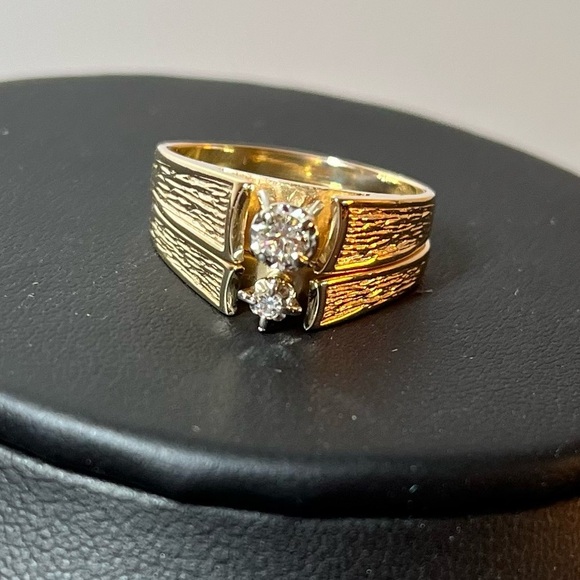 14K Gold engagement & wedding ring set. .20ct VS G. & 1.5mm cut Diamond - Picture 4 of 13